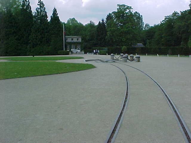 339 - LES ANCIENS RAILS, MENANT AU WAGON.jpg
